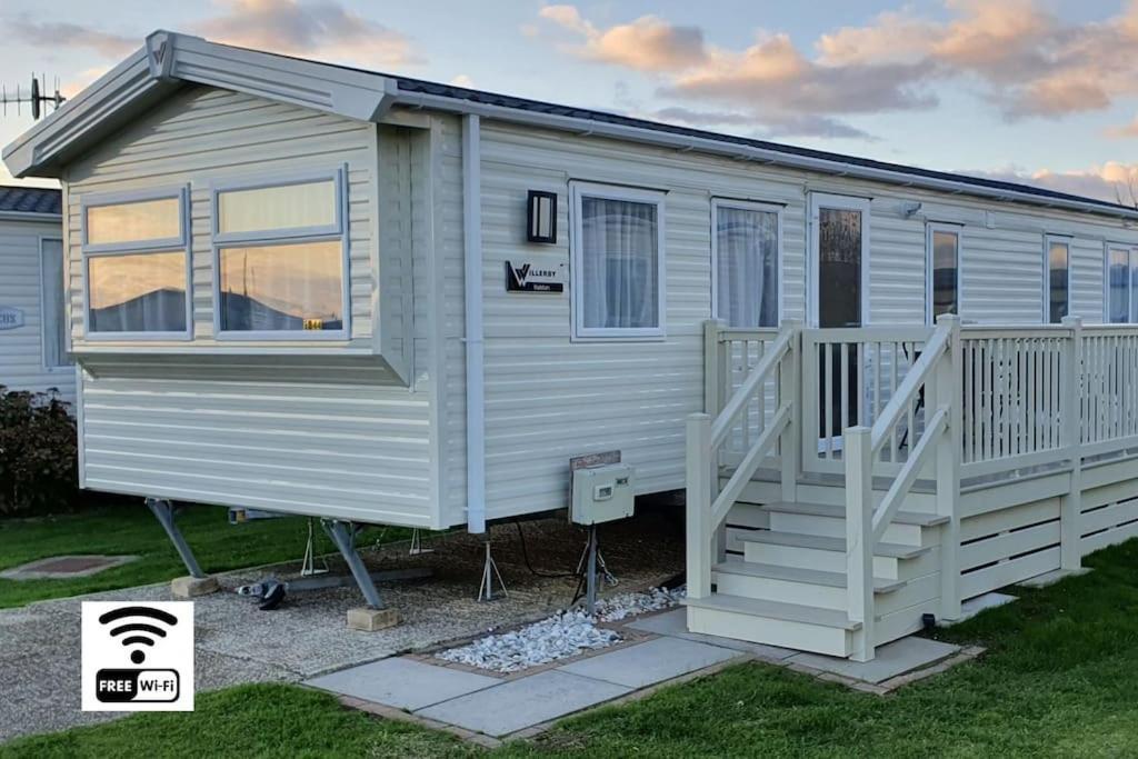 Brookside West Sands Holiday Park Seal Bay Селсі Екстер'єр фото