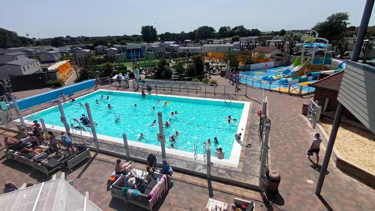 Brookside West Sands Holiday Park Seal Bay Селсі Екстер'єр фото