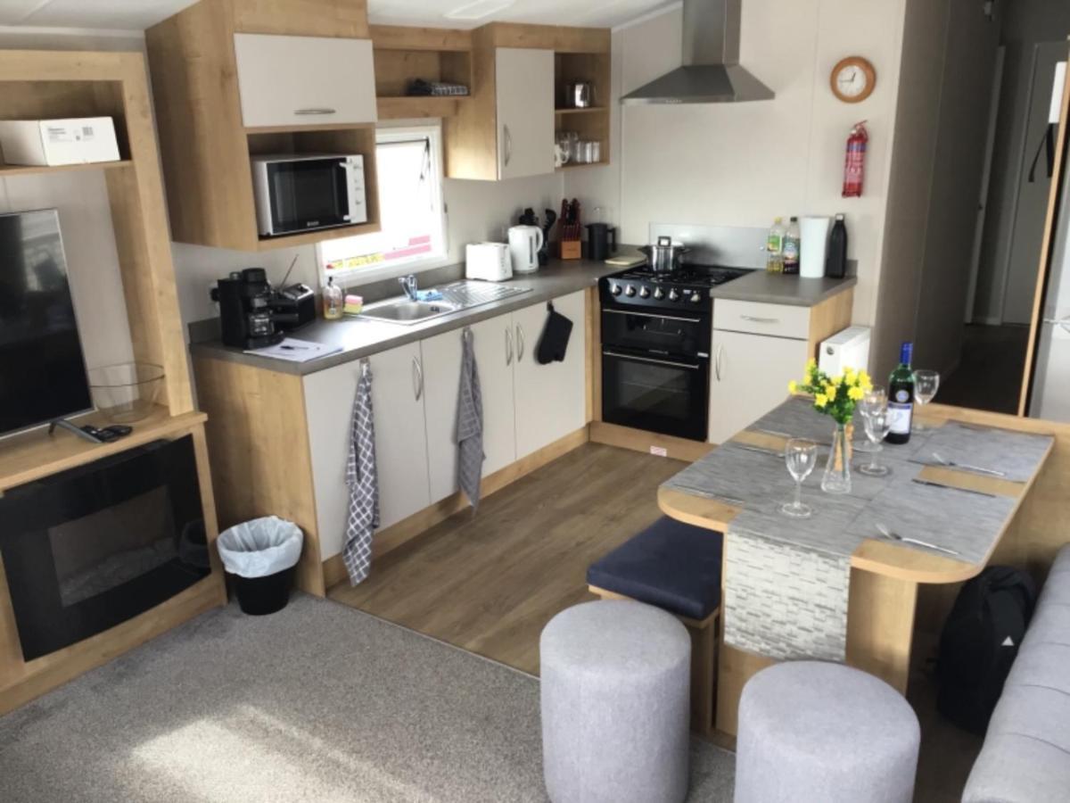 Brookside West Sands Holiday Park Seal Bay Селсі Екстер'єр фото