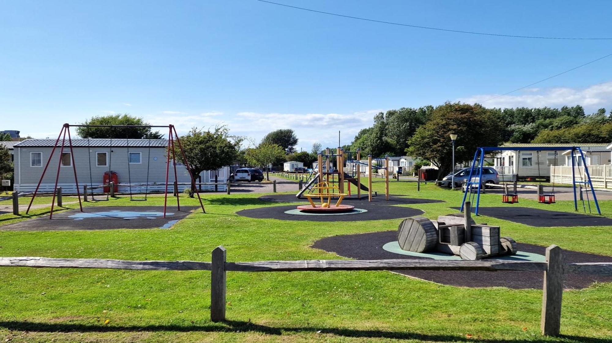 Brookside West Sands Holiday Park Seal Bay Селсі Екстер'єр фото